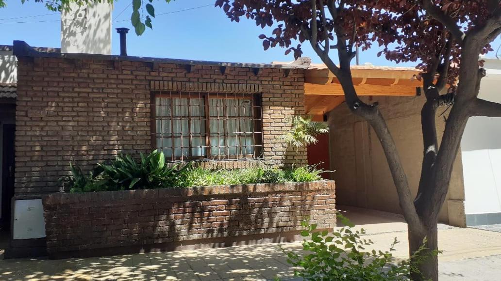 Casa Confortable - Parque Central - Estacionamiento, Patio, 3 Banos, 5 Habitaciones - La Cieneguita Eksteriør billede