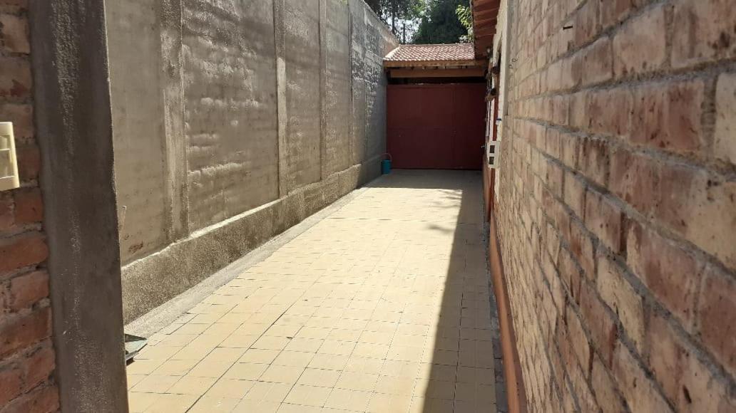 Casa Confortable - Parque Central - Estacionamiento, Patio, 3 Banos, 5 Habitaciones - La Cieneguita Eksteriør billede