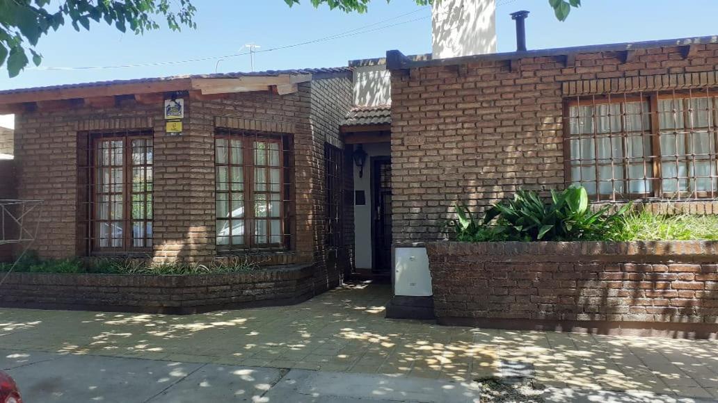 Casa Confortable - Parque Central - Estacionamiento, Patio, 3 Banos, 5 Habitaciones - La Cieneguita Eksteriør billede