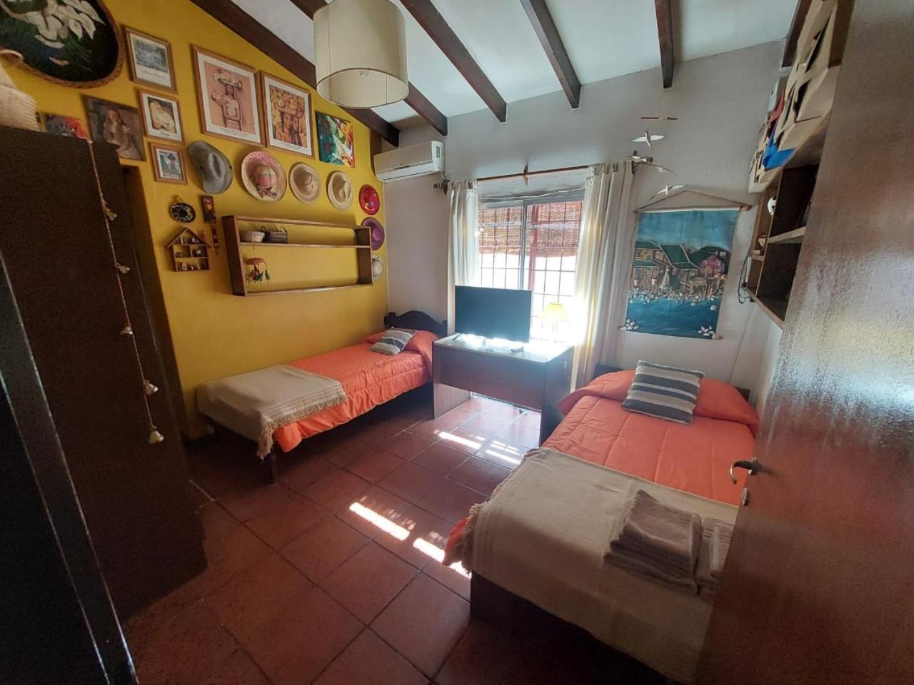 Casa Confortable - Parque Central - Estacionamiento, Patio, 3 Banos, 5 Habitaciones - La Cieneguita Eksteriør billede